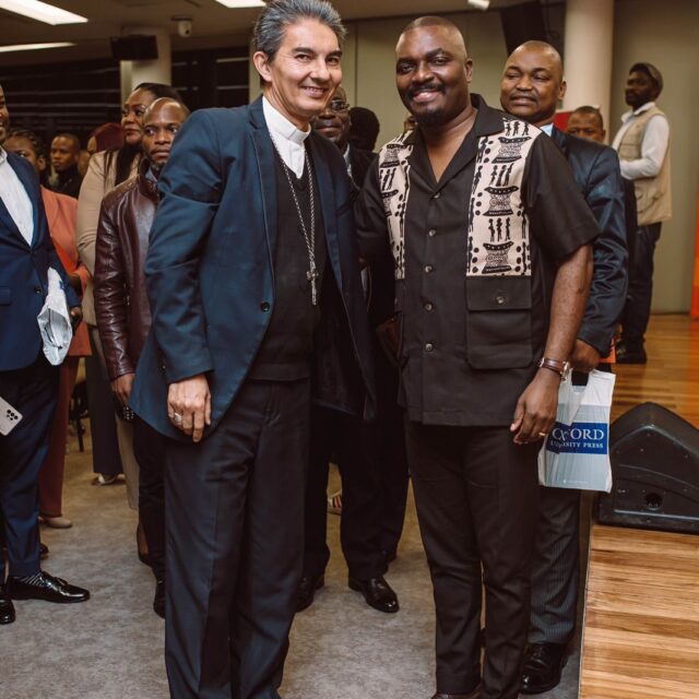 Com o Arcebispo de Maputo Dom João Carlos